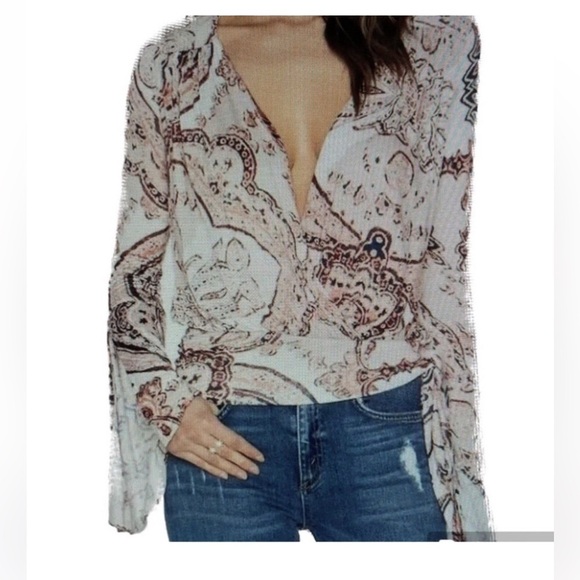 FREE PEOPLE FIONA PAISLEY WRAP TOP (Soft) W/ DEEP V NECK & BELL SLEEVES Sz XS - Picture 4 of 11